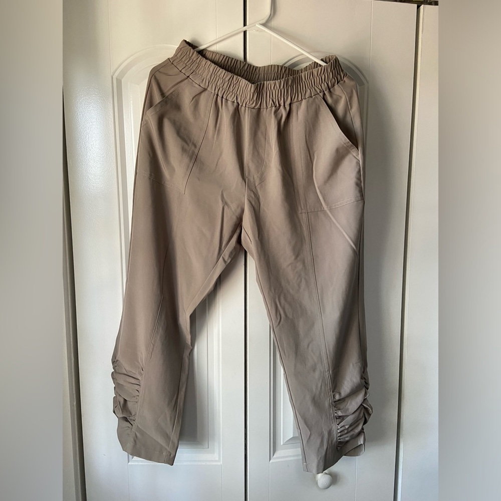 Small Women’s Capri Pants Taupe